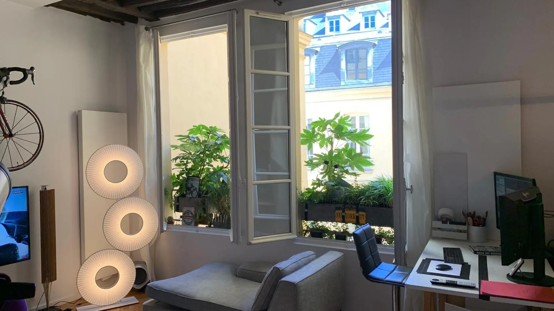 Superbe Et Inoubliable Appart Le Marais Paris Frankrike
